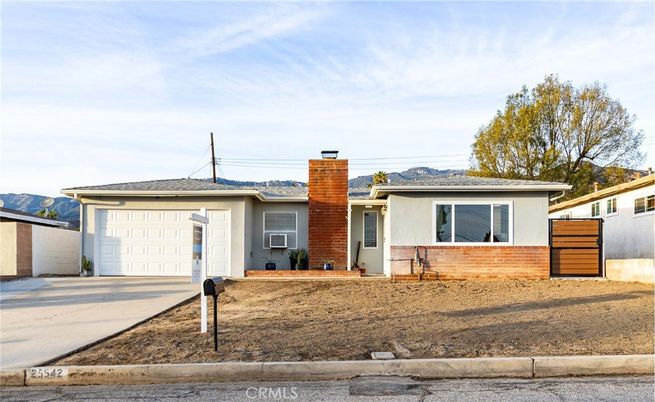 Attached, Exterior, Facade, Ranch
