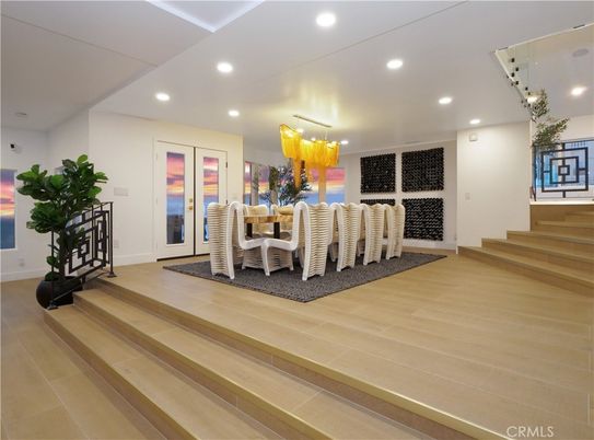 Chandelier, Dining room, Interior, Recessed Lighting, Wood Texture Flooring