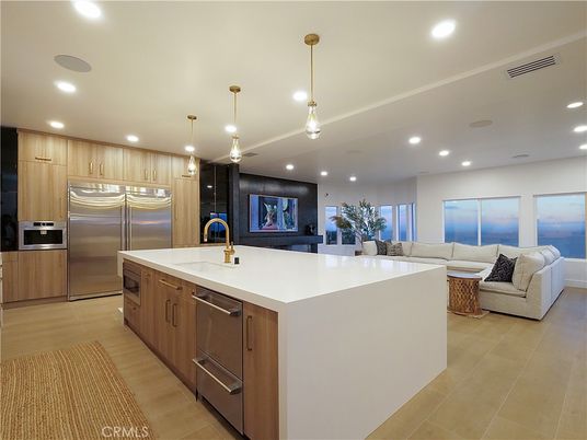 Interior, Kitchen, Living room, Pendant Lights, Recessed Lighting, Stainless Steel Appliances
