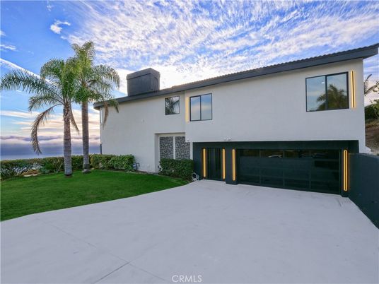 Attached, Backyard, Exterior, Facade, Modern