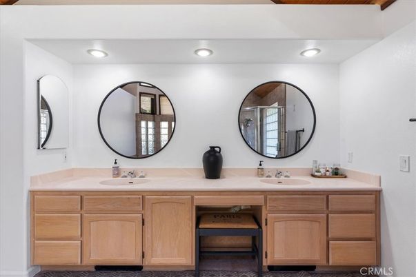 Bathroom, Dual Sink Vanities, Interior, Recessed Lighting