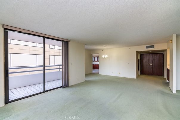 Chandelier, Empty room, Interior, Pendant Lights