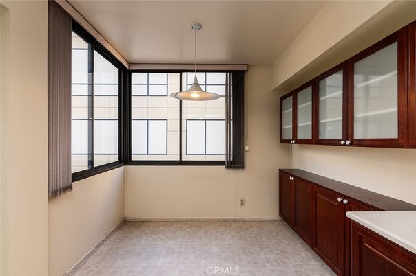 Empty room, Interior, Pendant Lights