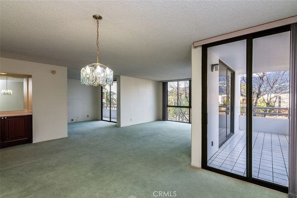 Chandelier, Empty room, Interior, Pendant Lights