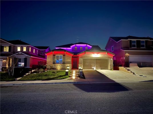 Attached, Exterior, Facade, American Craftsman