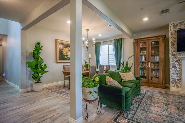Chandelier, Dining room, Interior, Pendant Lights, Recessed Lighting, Wood Texture Flooring