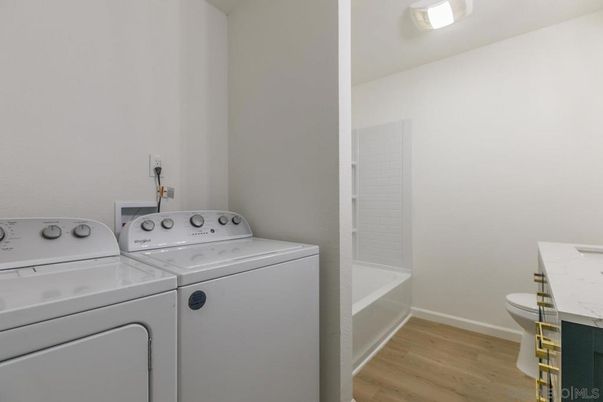 Interior, Utility Closets, Washer, Wood Texture Flooring