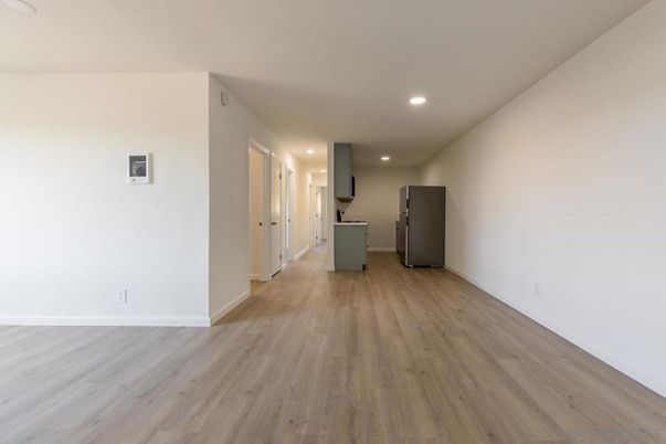 Interior, Recessed Lighting, Wood Texture Flooring