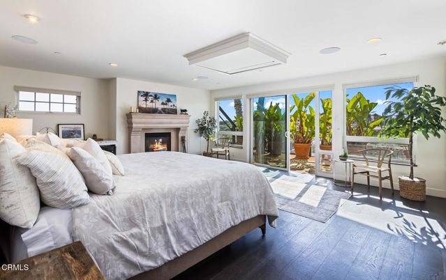Bedroom, Fireplace, Interior, Recessed Lighting, Wood Texture Flooring