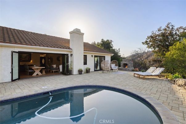 Exterior, Fireplace, Pool