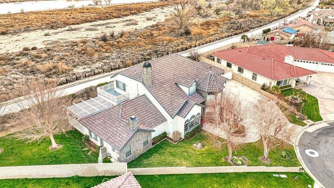 Exterior, Drone
