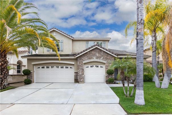 Attached, Exterior, Facade, Mediterranean