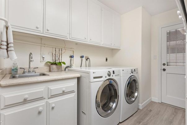 Interior, Washer, Wood Texture Flooring