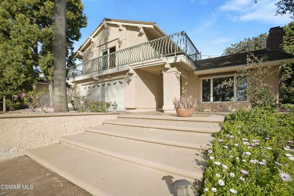 Attached, Exterior, Facade, Mediterranean