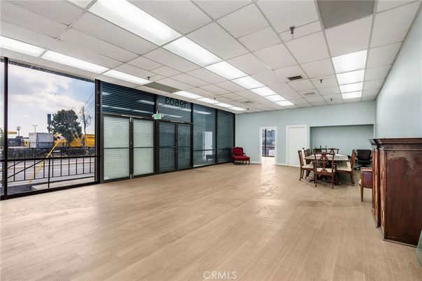 Dining room, Fireplace, Interior, Recessed Lighting, Wood Texture Flooring