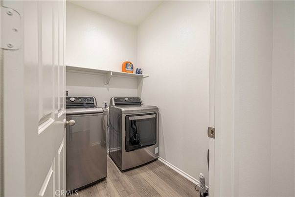 Interior, Washer, Wood Texture Flooring