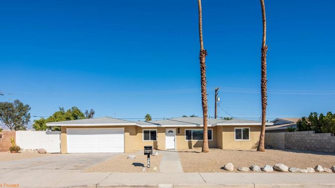 Attached, Exterior, Facade, Ranch