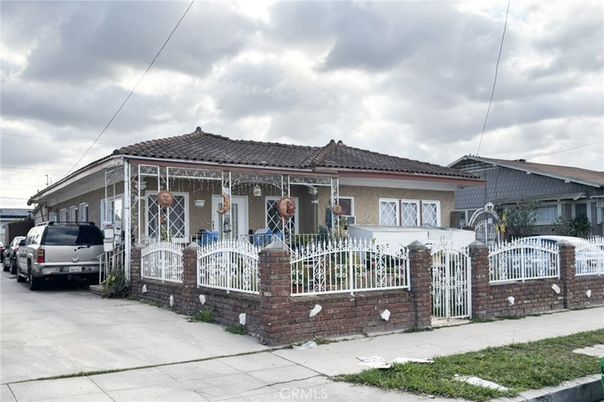 Exterior, Facade, Mediterranean