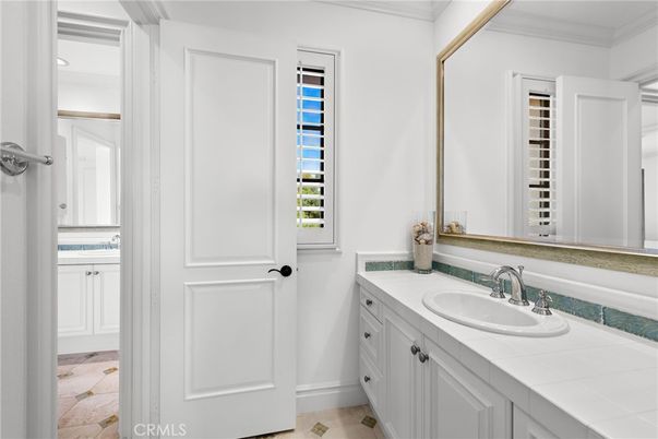Bathroom, Interior, Recessed Lighting, Tile Countertops