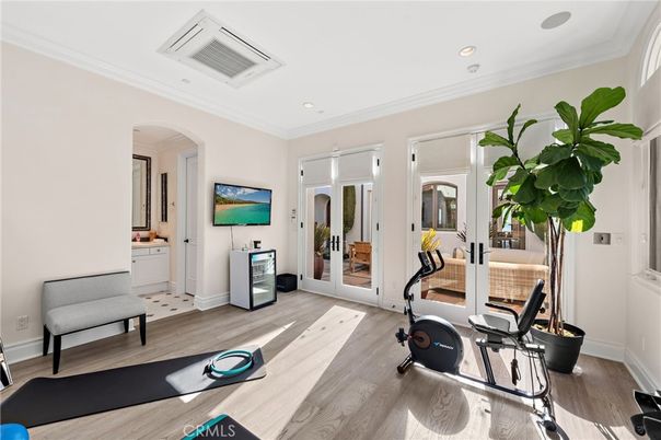 Fitness Equipment, Interior, Recessed Lighting, Wood Texture Flooring