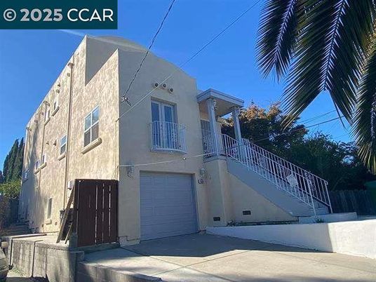 Attached, Exterior, Facade, Rowhouse
