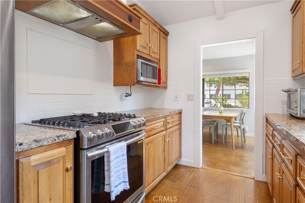 Dining room, Interior, Kitchen, Stainless Steel Appliances, Wood Texture Flooring