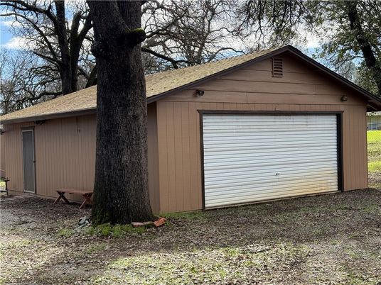 Detached Garage, Exterior