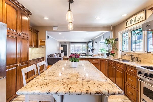 Interior, Kitchen, Living room, Pendant Lights, Recessed Lighting, Stainless Steel Appliances