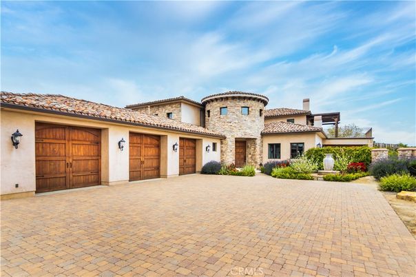 Attached, Exterior, Facade, Mediterranean