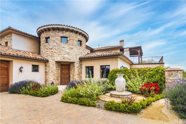 Attached, Exterior, Facade, Mediterranean