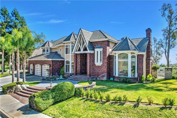 Attached, Backyard, Exterior, Facade, Brick Facade, Queen Anne Victorian