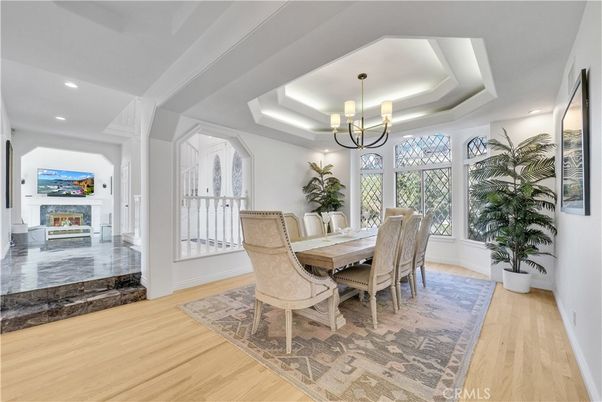 Chandelier, Dining room, Interior, Recessed Lighting, Wood Texture Flooring