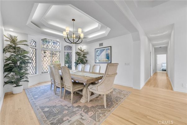 Chandelier, Dining room, Interior, Recessed Lighting, Wood Texture Flooring