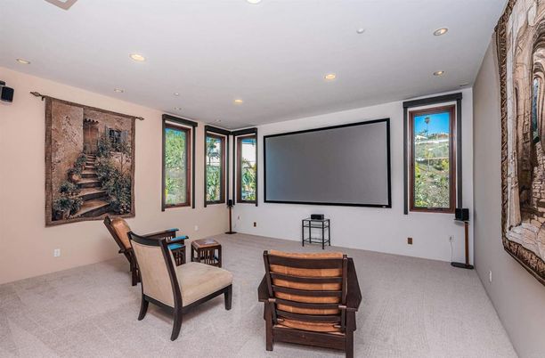 Interior, Projection Screen, Recessed Lighting, Theatre Room