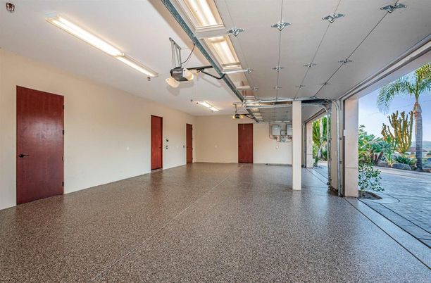 Garage, Interior