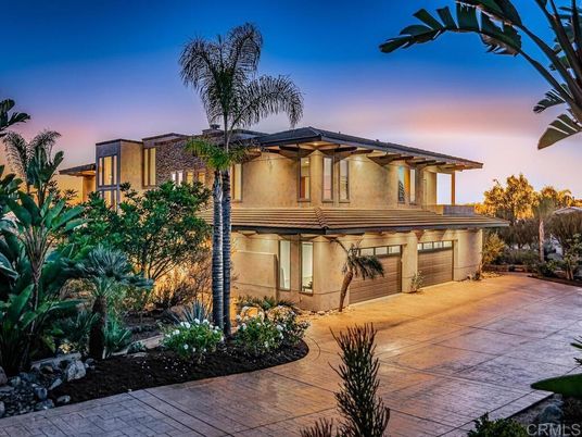 Attached, Exterior, Facade, Modern