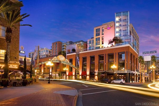 Exterior, Facade, Condo Building