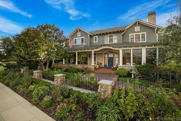 Exterior, Facade, Queen Anne Victorian