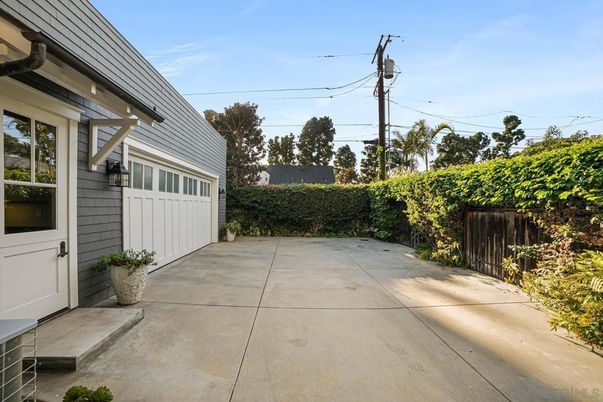 Detached Garage, Exterior
