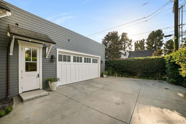 Detached Garage, Exterior