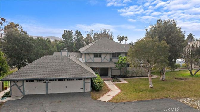 Attached, Exterior, Facade, Tudor Revival