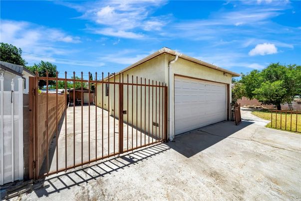 Detached Garage, Exterior