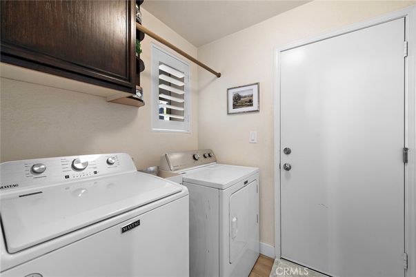 Interior, Washer, Wood Texture Flooring