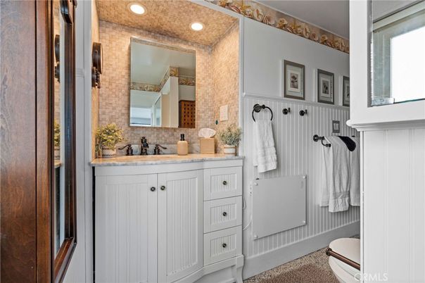 Bathroom, Interior, Recessed Lighting