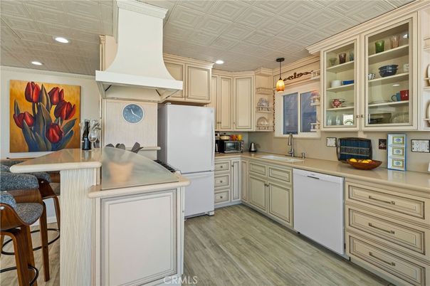 Interior, Kitchen, Pendant Lights, Recessed Lighting, Wood Texture Flooring