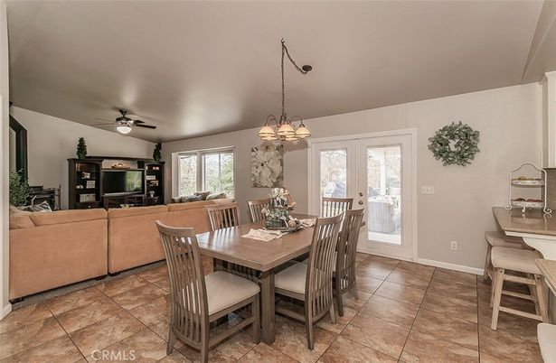 Chandelier, Dining room, Interior, Living room, Pendant Lights