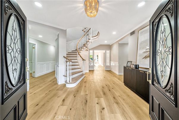 Interior, Recessed Lighting, Wood Texture Flooring
