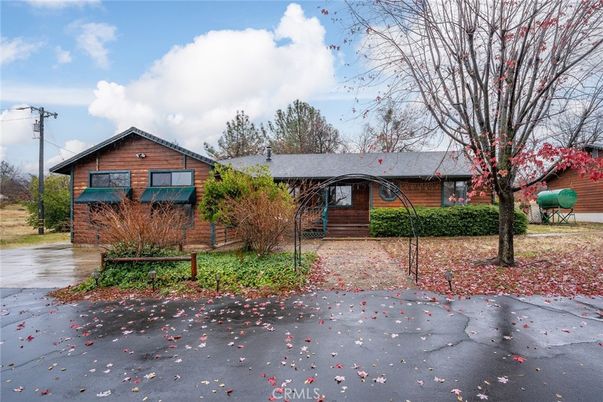 Exterior, Facade, Brick Facade, Log Home