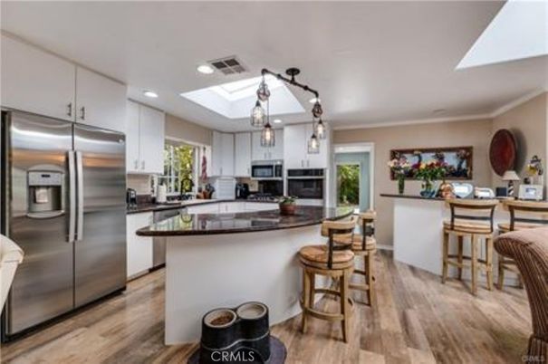 Chandelier, Dining room, Interior, Recessed Lighting, Wood Texture Flooring
