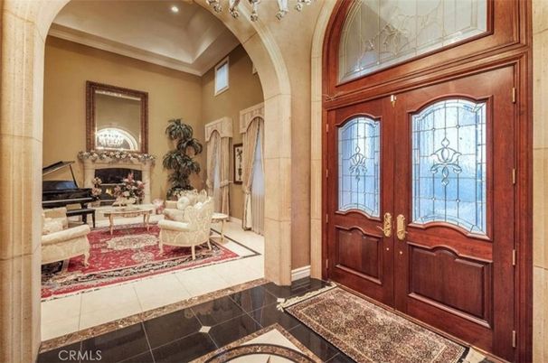 Chandelier, Fireplace, Interior, Living room, Piano, Recessed Lighting